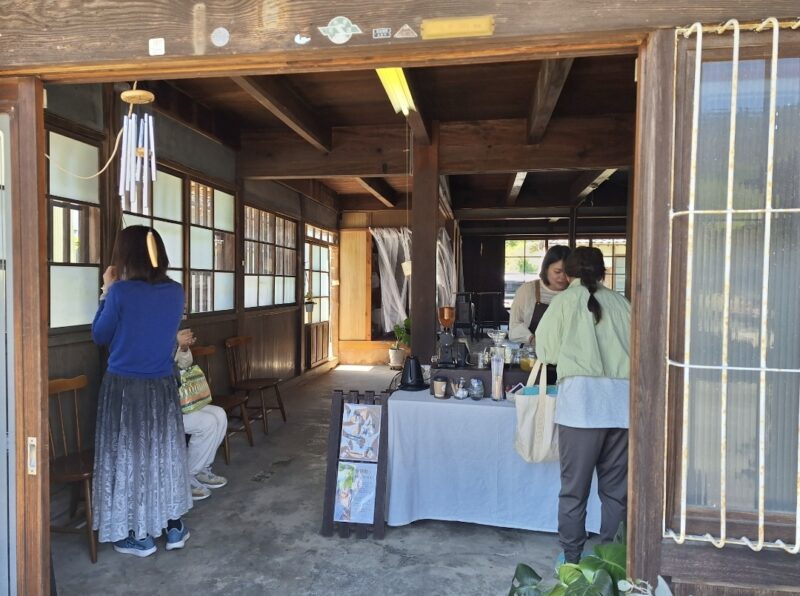 古民家ヨガスタジオが月に一度コーヒーの香りに包まれる