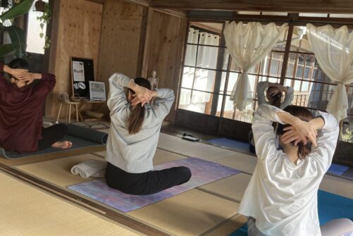 新しいクラス『アドバンス・身体を整える自己調整ヨガ』て何？